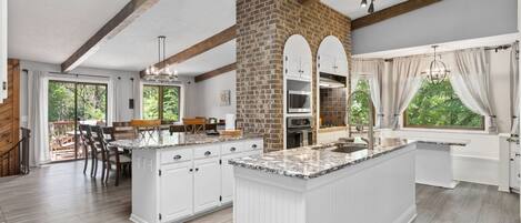 House (6 Bedrooms) | Property amenity