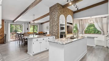 House (6 Bedrooms) | Property amenity