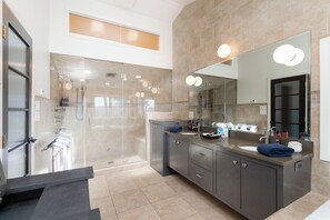 Casa (3 Bedrooms) | Servicio de la propiedad