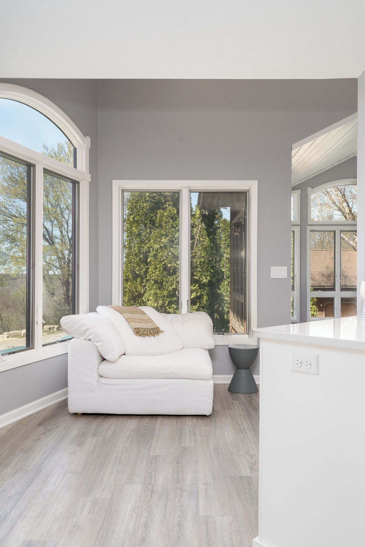 House (3 Bedrooms) | Living room | TV, fireplace