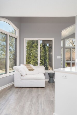 House (3 Bedrooms) | Living room