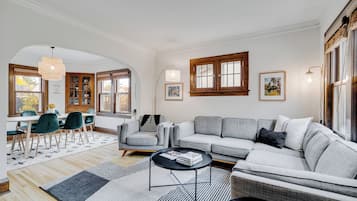 House (3 Bedrooms) | Property amenity