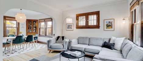 House (3 Bedrooms) | Living room | TV