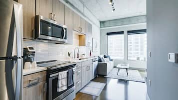 Apartment (0 Bedroom) | Private kitchen | Microwave, oven, stovetop, dishwasher