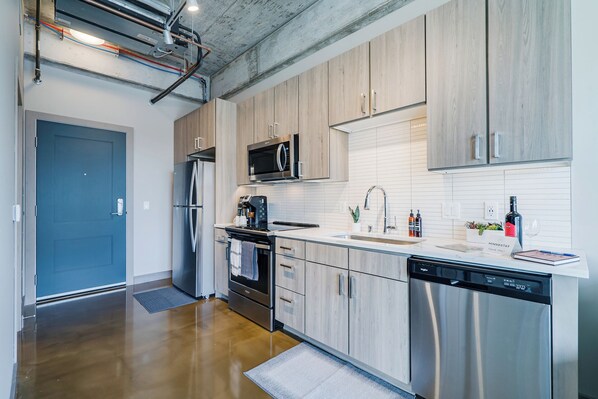 Apartamento (1 Bedroom) | Cozinha privada | Micro-ondas, fogão, cooktop, lava-louças