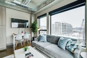 Apartment (0 Bedroom) | Living room