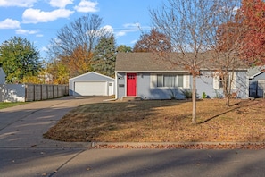 House (3 Bedrooms) | Property amenity