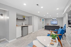 House (3 Bedrooms) | Living room | TV, fireplace, foosball, table tennis