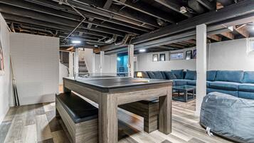 House (3 Bedrooms) | In-room dining