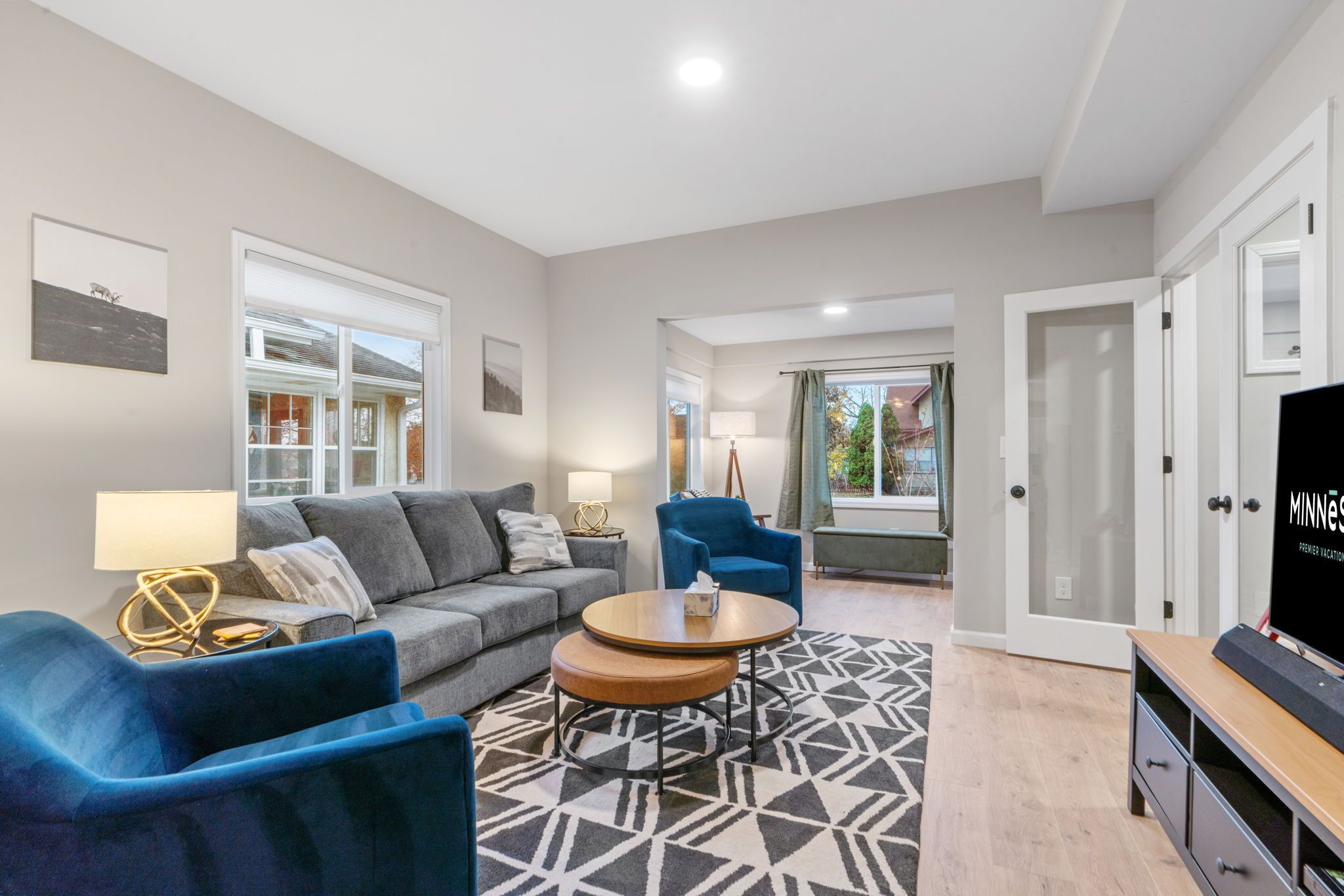 Huis (3 Bedrooms) | Woonruimte | Televisie, een videogameconsole en een tafeltennistafel