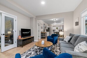 House (3 Bedrooms) | Living room | TV, video-game console, table tennis - Red Maple (Minneapolis)