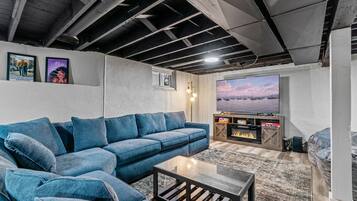 House (3 Bedrooms) | Living area | TV, video-game console, table tennis