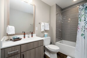 Apartment (1 Bedroom) | Bathroom