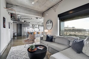 Apartment (1 Bedroom) | Living room | TV - Sable 701 - Luxury Two Story Loft (Minneapolis)