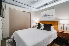 Căn hộ (1 Bedroom) | 1 phòng ngủ, khu vực làm việc phù hợp cho laptop, bộ trải giường