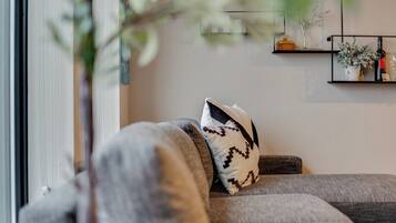 Apartment (0 Bedroom) | Living room | TV