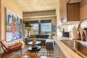 Appartement (0 Bedroom) | Cuisine privée | Micro-ondes, four, plaque de cuisson, lave-vaisselle