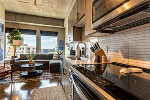 Apartment (0 Bedroom) | Private kitchen