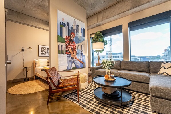 Apartment (0 Bedroom) | Living room