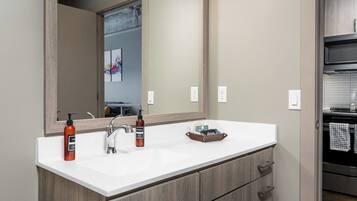 Apartment (0 Bedroom) | Bathroom