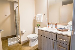Appartement (0 Bedroom) | Badkamer | Een douche