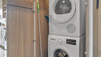 Apartment (1 Bedroom) | Laundry room
