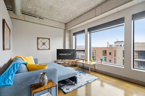 Apart Daire (1 Bedroom) | Oturma odası | Televizyon 