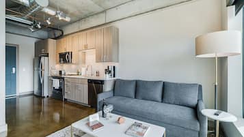 Apartment (0 Bedroom) | Living room | TV