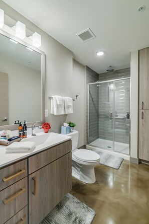 Apartment (1 Bedroom) | Bathroom
