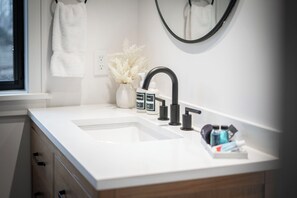 Villa (3 Bedrooms) | Bathroom | Shower