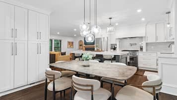 ๋น๋ผ (3 Bedrooms) | ์๋ฐ ์์ค ์ ๋ฉด