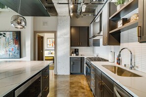 Departamento (2 Bedrooms) | Cocina privada | Microondas, horno, parrilla de estufa y lavavajillas