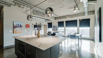 Apartment (2 Bedrooms) | Private kitchen | Microwave, oven, stovetop, dishwasher