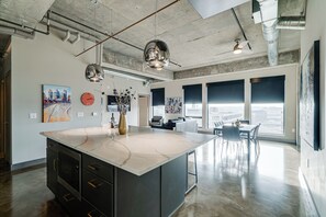 Lägenhet (2 Bedrooms) | Eget kök | Mikrovågsugn, ugn, spishäll och diskmaskin