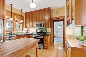 House (3 Bedrooms) | Property amenity - Pillsbury Hideaway (Minneapolis)