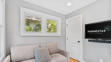 Rumah (3 Bedrooms) | 3 kamar tidur dan ruang kerja ramah laptop