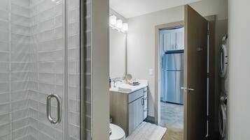 Apartment (0 Bedroom) | Bathroom | Shower