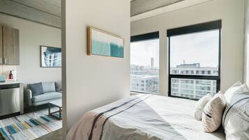 Apartment (0 Bedroom) | Schreibtisch, laptopgeeigneter Arbeitsplatz, Bettwäsche
