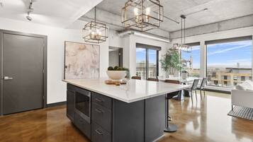 Apartment (2 Bedrooms) | Private kitchen | Microwave, oven, stovetop, dishwasher