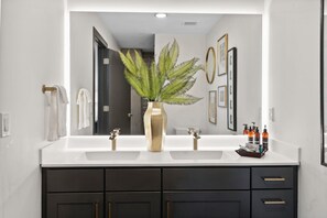 Apartment (2 Bedrooms) | Bathroom