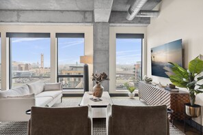 Appartement (2 Bedrooms) | Salle de séjour | Télévision