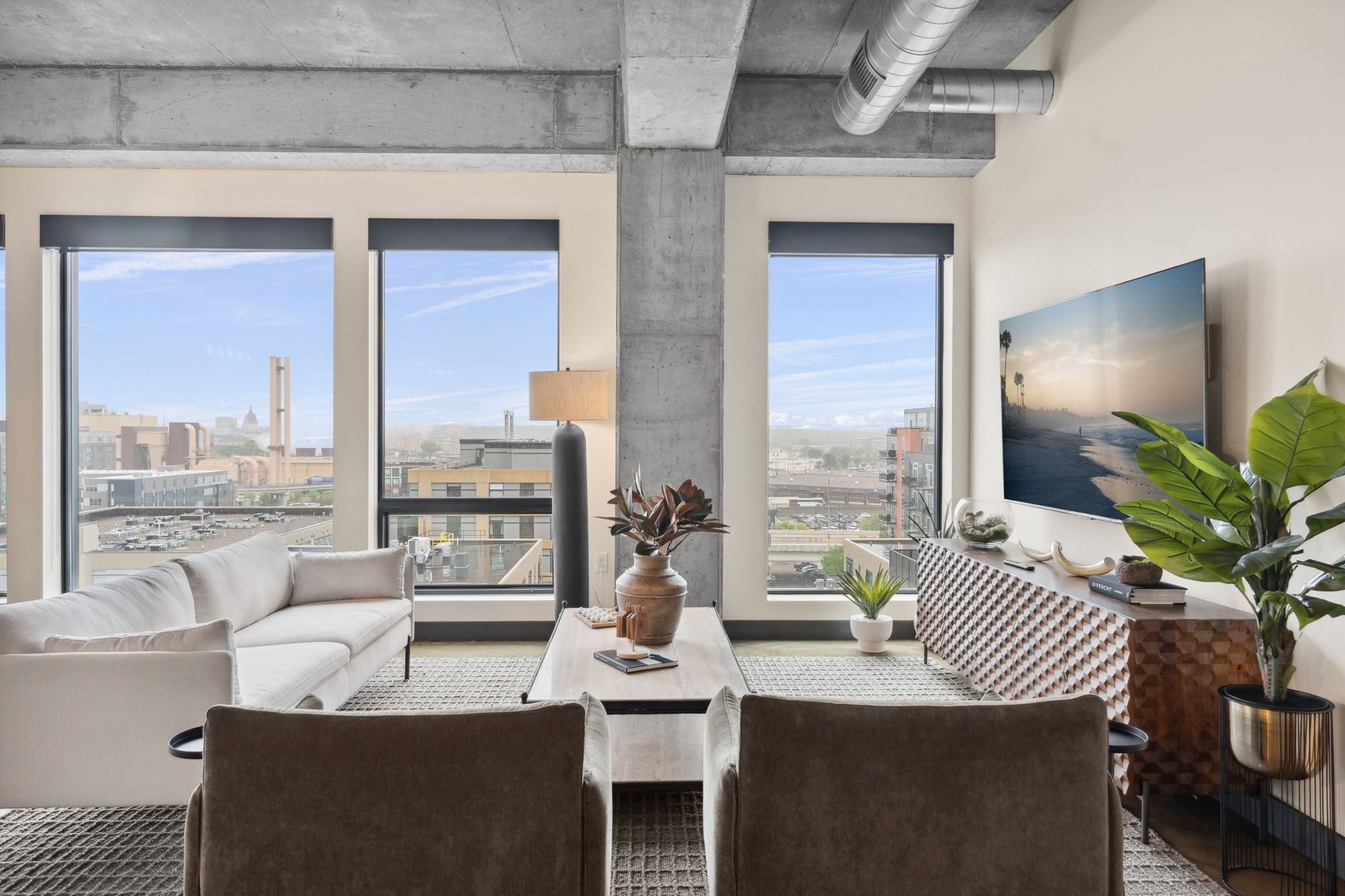 Apartment (2 Bedrooms) | Living room | TV