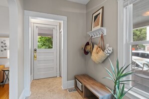 House (3 Bedrooms) | Property amenity - The Linden House (Minneapolis)