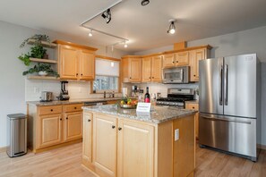 Private kitchen - The Retreat at Linden Hills (Minneapolis)