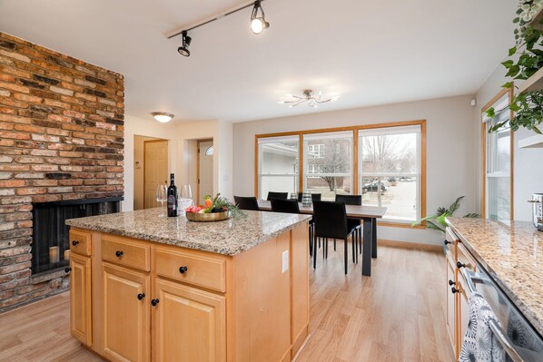 Private kitchen - The Retreat at Linden Hills (Minneapolis)