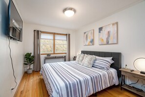 5 bedrooms, laptop workspace, bed sheets - The Retreat at Linden Hills (Minneapolis)