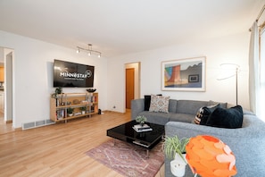 House (5 Bedrooms) | Property amenity - D. The Retreat at Linden Hills (Minneapolis)