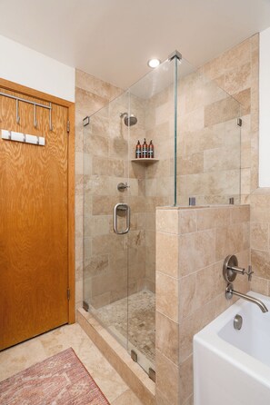 Hus (5 Bedrooms) | Badrum | Badkar
