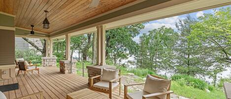 House (5 Bedrooms) | Property amenity