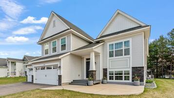 House (5 Bedrooms) | Exterior